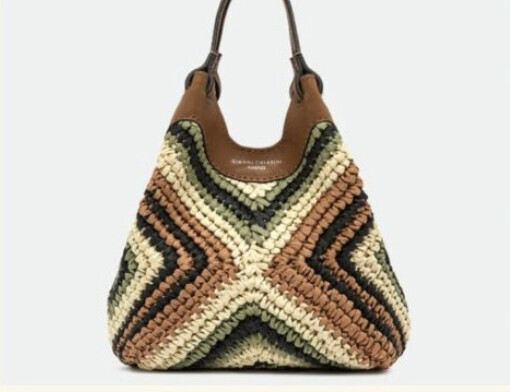 The finished woven bag